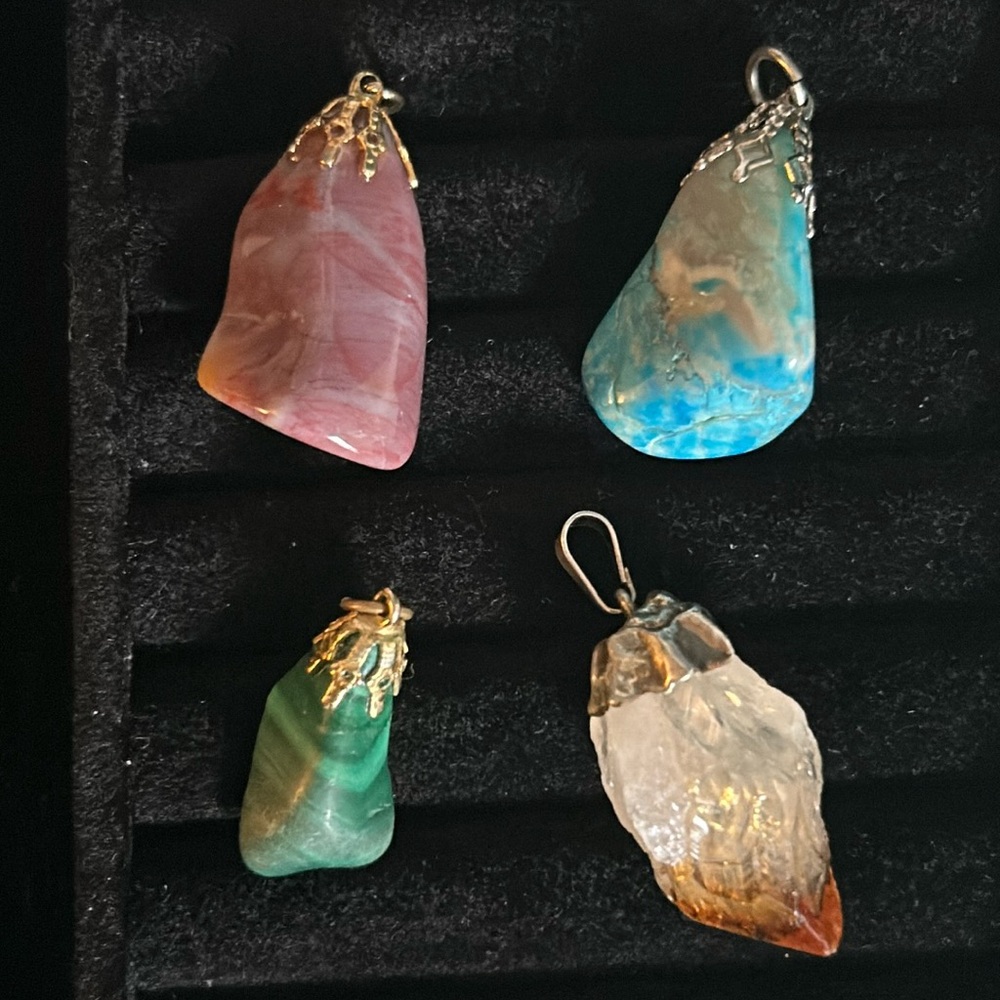 Crystal Gemstone 4 Piece Pendant Collection Citrine Malachite Agate Carnelian